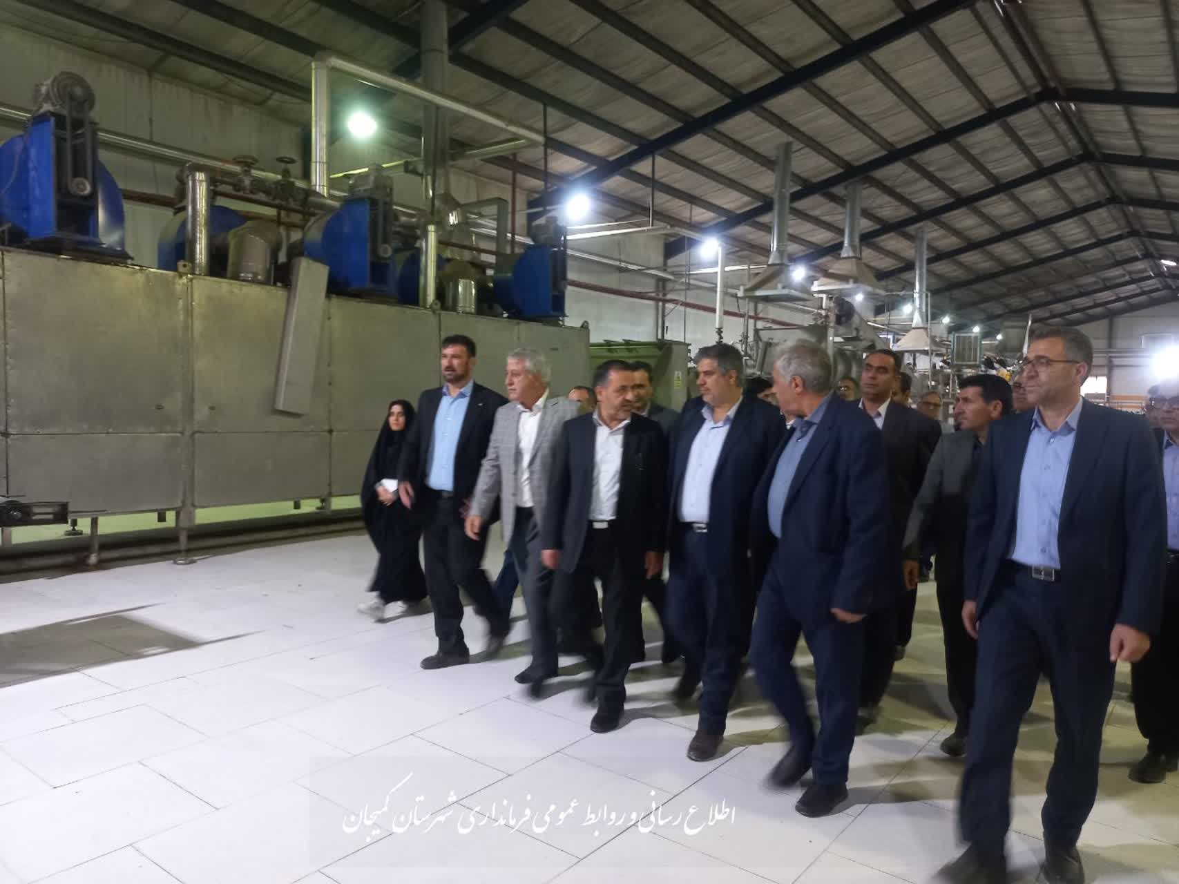 🔻بازدید استاندار مرکزی از شرکت صنایع غذایی نارین سیب پارس در شهرستان کمیجان