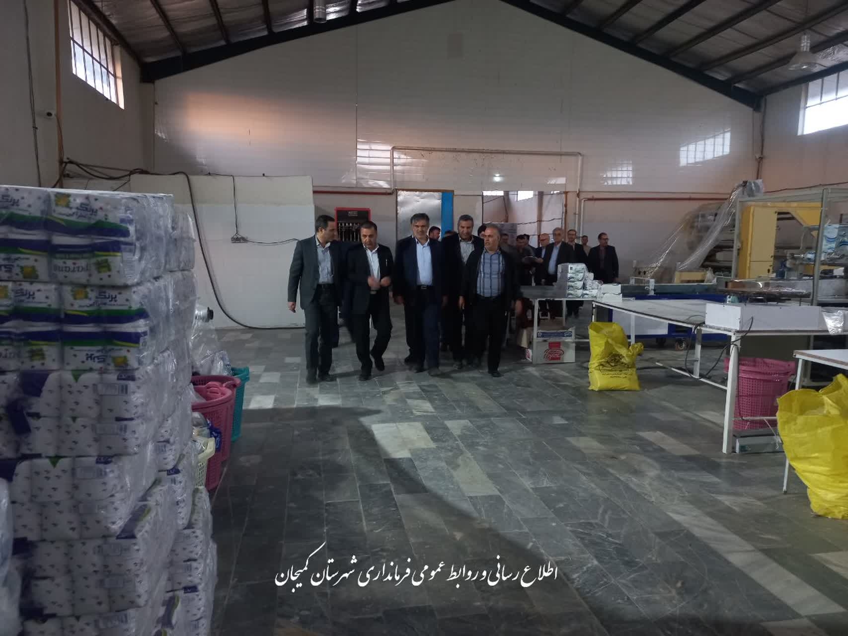 🔻بازدید استاندار مرکزی از شرکت تولیدی دستمال کاغذی عطرآگین در شهرستان کمیجان