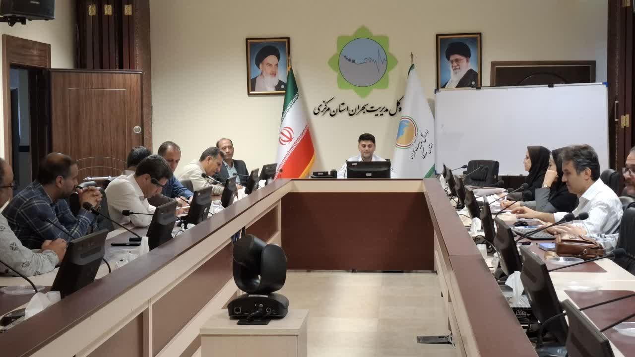 دوره آموزشی اصول و کلیات مستندسازی 

دوره آموزشی «اصول و کلیات مستندسازی » با هدف ارتقاء دانش و مهارت‌های تخصصی در زمینه مدیریت و ثبت رویدادهای بحران، با حضور معاون و کارشناسان اداره کل مدیریت بحران استان برگزار گردید.
در این کارگاه شرکت کنندگان با سناریوهای مختلف بلایا آشنا شده ، این دوره گامی مهم در بهبود فرایندهای مدیریت بحران و کاهش خسارات ناشی از آن به شمار می رود. 
یکشنبه 4 خرداد 1404