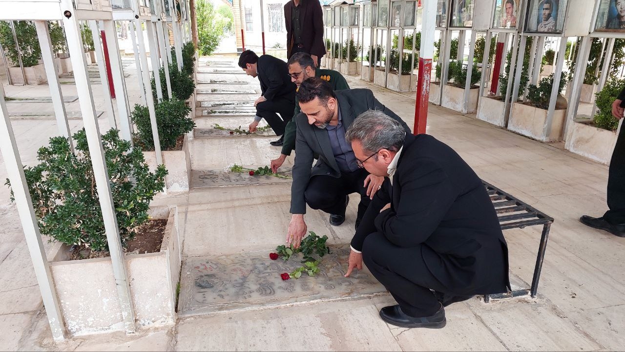گلباران قبور مطهر شهدای شهر محلات