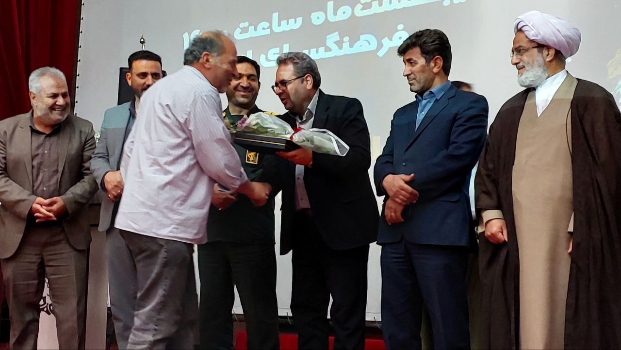 همایش گرامیداشت روز معلم در محلات برگزار شد.