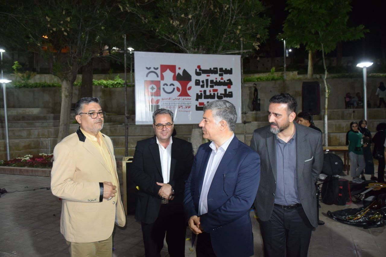 بازدید معاون سیاسی امنیتی و اجتماعی استاندار مرکزی از جشنواره ملی تئاتر محلات