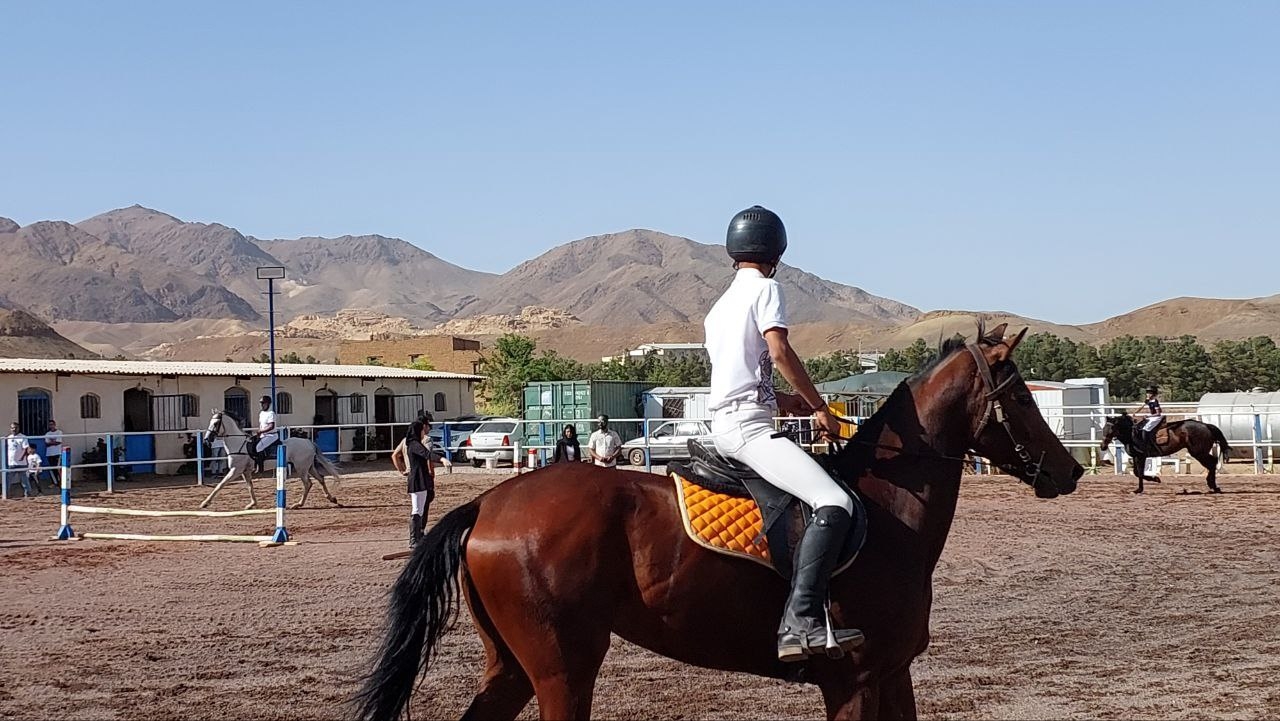 نخستین دوره مسابقات سوارکاری پرش با اسب استان مرکزی در محلات برگزار شد.