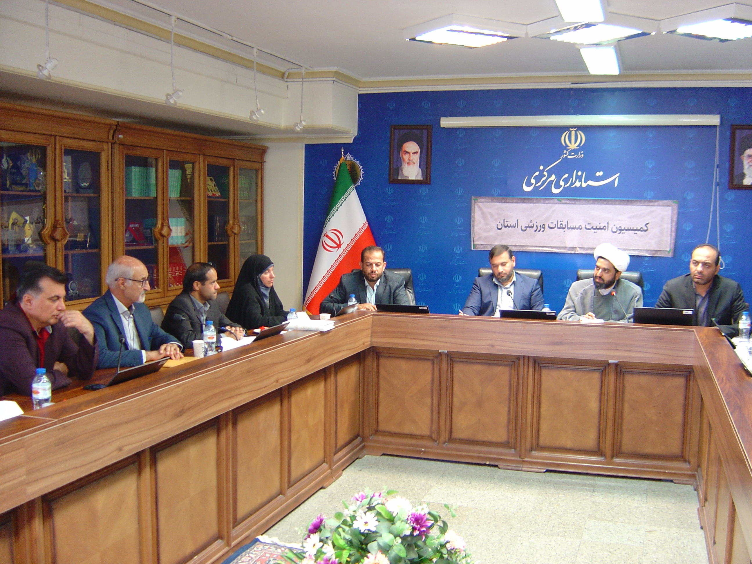 جلسه کمیسیون امنیت ورزش استان به ریاست جناب آقای برنج زاده مدیرکل امنیتی و انتظامی با حضور اعضاء و مدیرکل دفتر امور فرهنگی و اجتماعی وزارت ورزش و جوانان