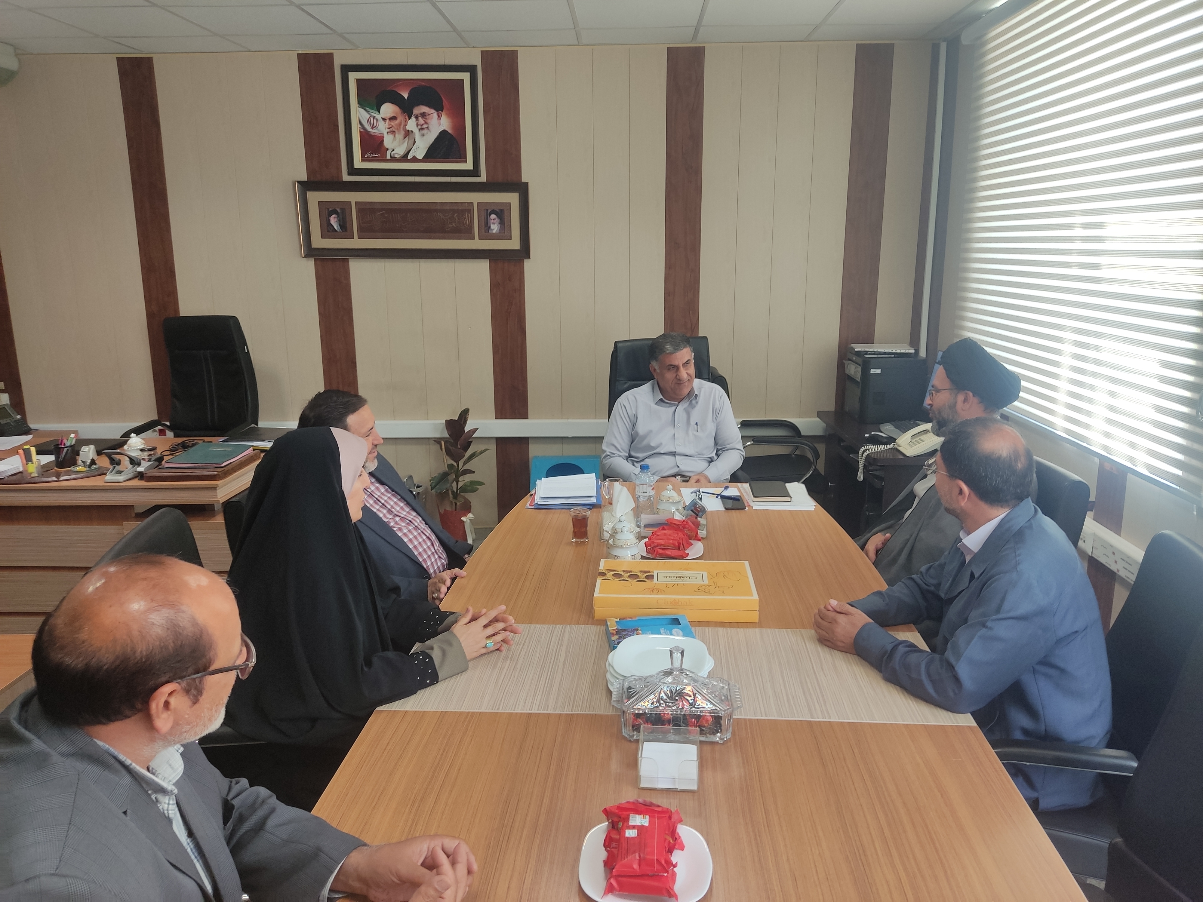 دیدار اعضای شورای اسلامی شهر ساوه با سرپرست دفتر امور شهری و شوراهای استانداری مرکزی