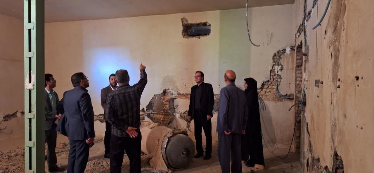 🔴بازدید مدیران ارشد نهاد کتابخانه های عمومی کشور و فرماندار دلیجان از کتابخانه عمومی اشراق

🔹به گزارش روابط عمومی اداره کتابخانه های عمومی شهرستان دلیجان، مهندس محمدحسین نوراللهی مدیرکل عمرانی نهاد کتابخانه های عمومی کشور، مهندس مازیار گلشن سرپرست فرمانداری شهرستان دلیجان، مهندس علی عزیزآبادی کارشناس مسئول امور عمرانی اداره کل کتابخانه های عمومی استان مرکزی و حسین منصوری معاون سیاسی فرمانداری، ظهر سه شنبه ۶ اردیبهشت ۱۴۰۴ با حضور در کتابخانه عمومی اشراق از روند اجرای بازطراحی و توسعه این کتابخانه بازدید نمودند .

در این بازدید بر ضرورت بهره برداری از بخش های مختلف کتابخانه به منظور ارائه خدمات بهتر به مراجعین و پیگیری تسریع در جذب اعتبارات لازم جهت اجرای بازطراحی تاکید شد.