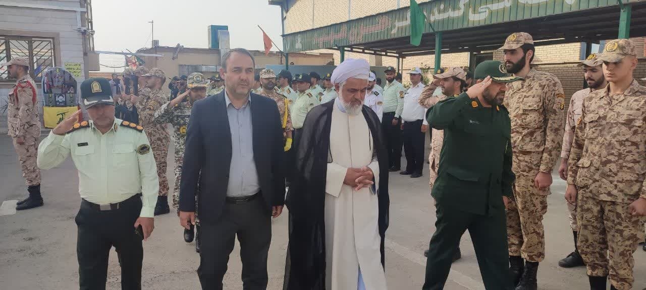 صبحگاه مشـترک نیروهای نظامی و انتظامی شهرستان زرندیه