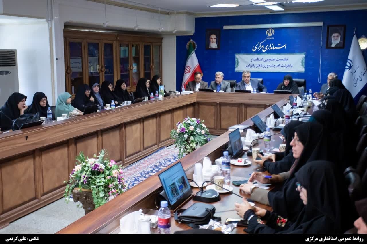 استاندار مرکزی: باید عرصه را برای شکوفایی استعدادها و رشد بانوان فراهم کنیم