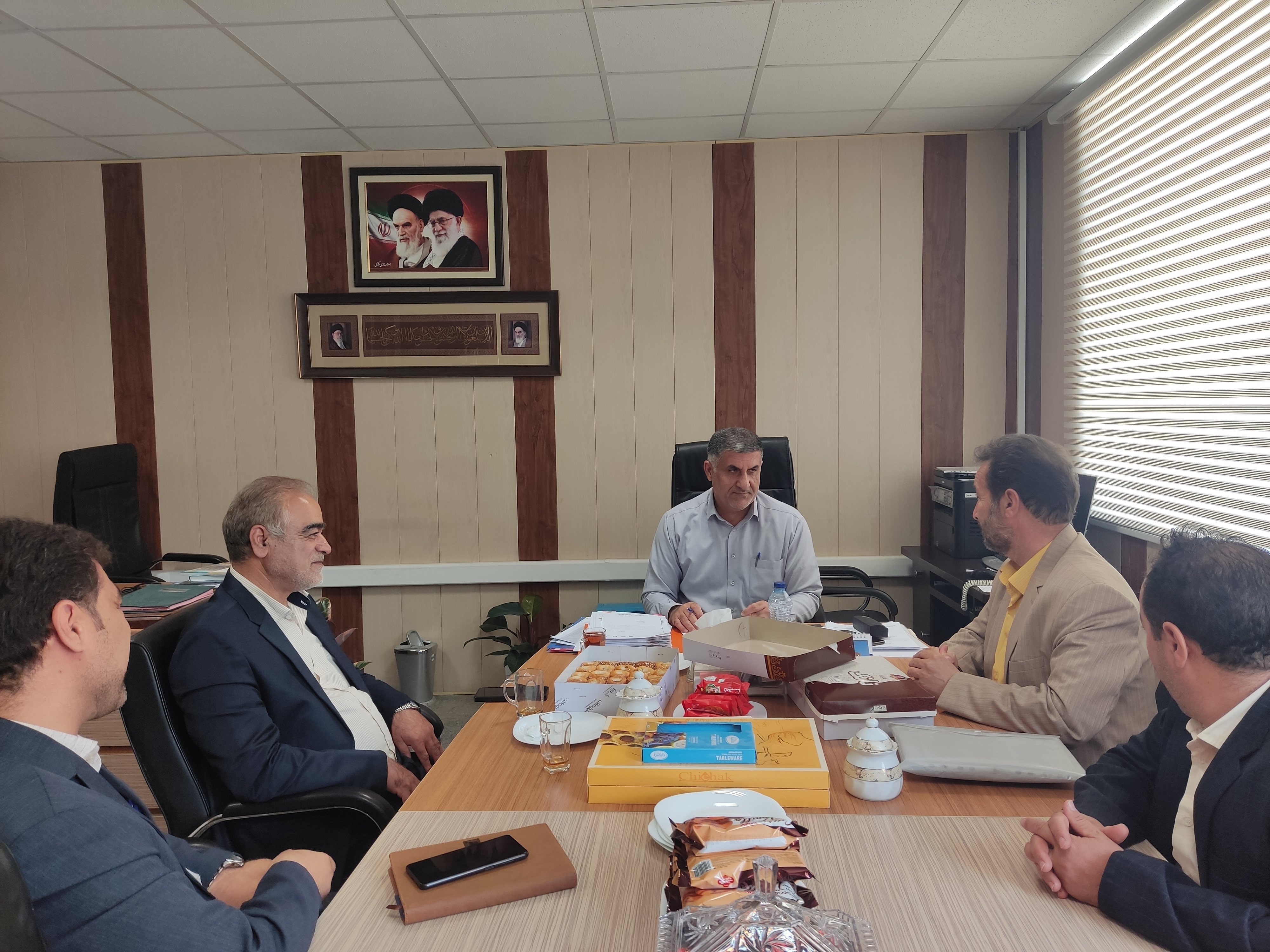دیدار اعضای شورای اسلامی شهر غرق‌آباد با سرپرست دفتر امور شهری و شوراهای استانداری مرکزی