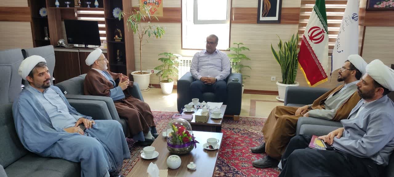 🔺️دیدار رئیس مرکز علمی تربیتی جامعه‌المصطفی (ص) شهرستان آشتیان با سرپرست فرمانداری