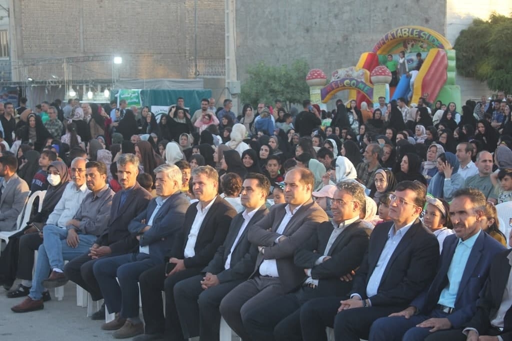 آئین اختتامیه چهارمین جشنواره گل و گلاب شهابیه شهرستان خمین برگزار شد