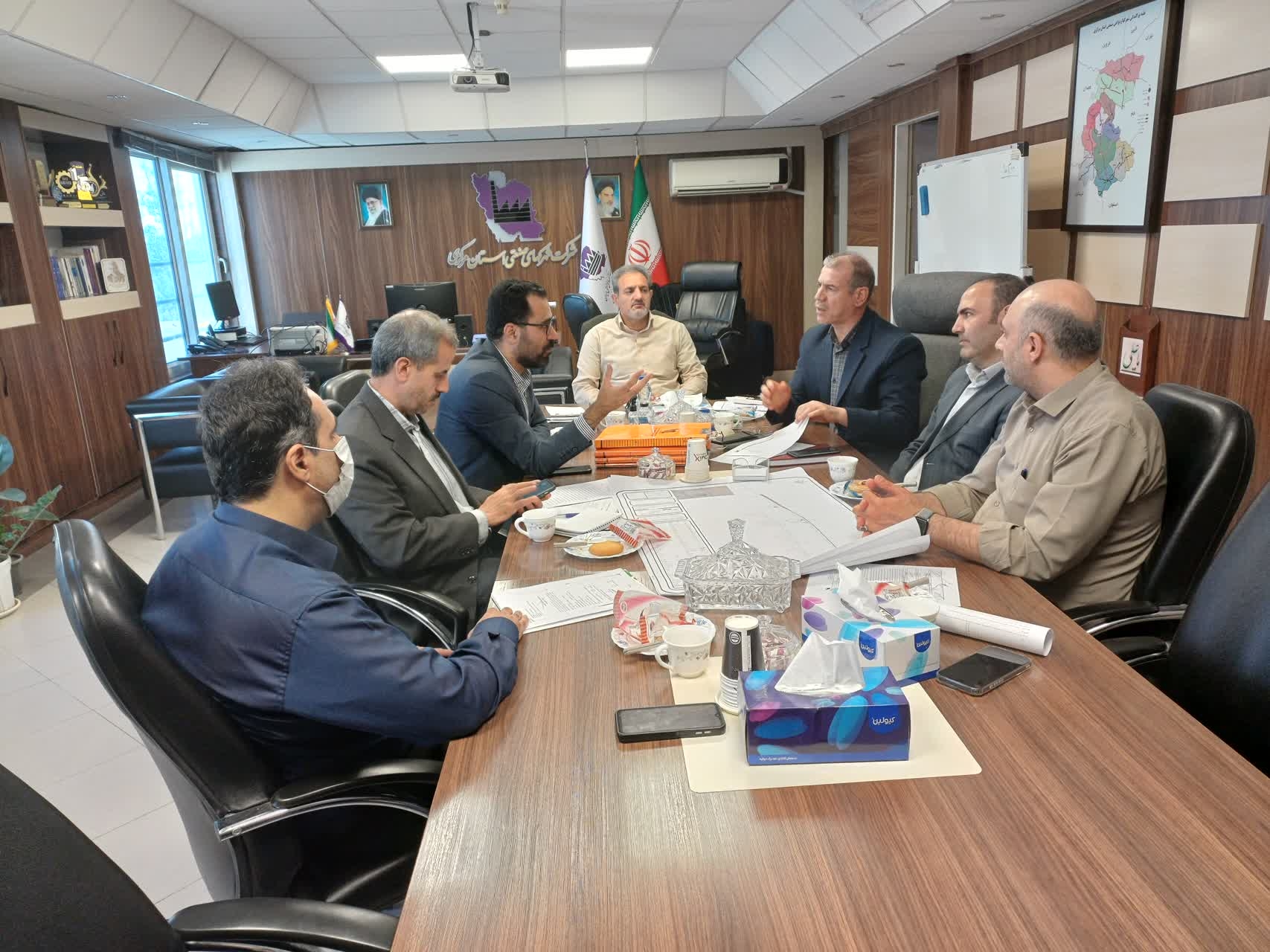 نشست مدیرکل پدافند غیرعامل استان با سرپرست شرکت شهرک‌های صنعتی
