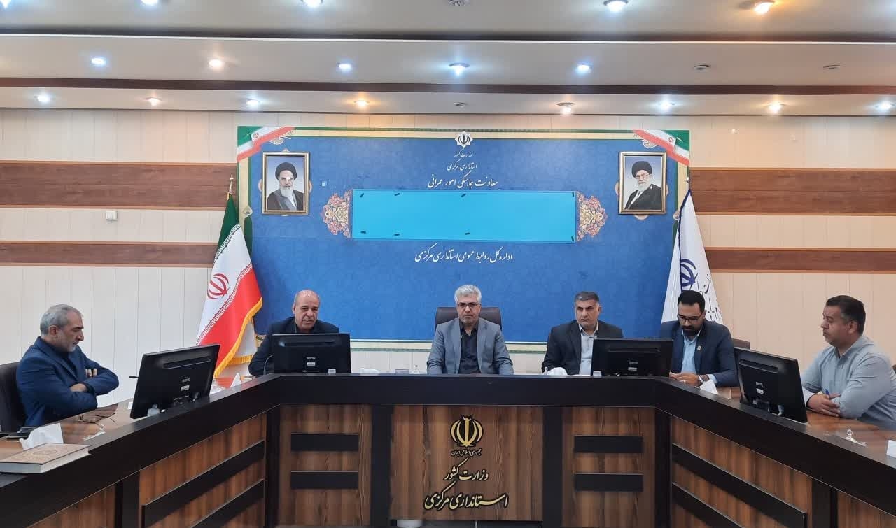 جلسه ساماندهی کشتارگاه‌های دام استان مرکزی به ریاست ابک معاون هماهنگی امور عمرانی استانداری مرکزی و با حضور پزشگ نیا مدیرکل پدافند غیرعامل و مسئولان ذیربط