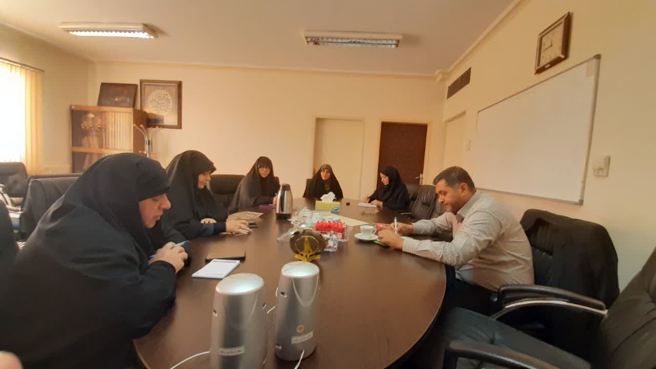 چهارمین جلسه کمیته بانوان ستاد اربعین استان به ریاست مفتح زاده مدیرکل امور زنان وخانواده استانداری و باحضور اعضای کمیته جهت ساماندهی فعالیتهای موکبهای بانوان مراسم اربعین در محل دفتر تشکیل شد.