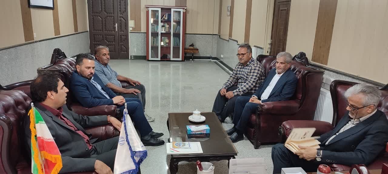 دیدار رئیس راهداری و اعضای انجمن رانندگان زرندیه با سرپرست فرمانداری