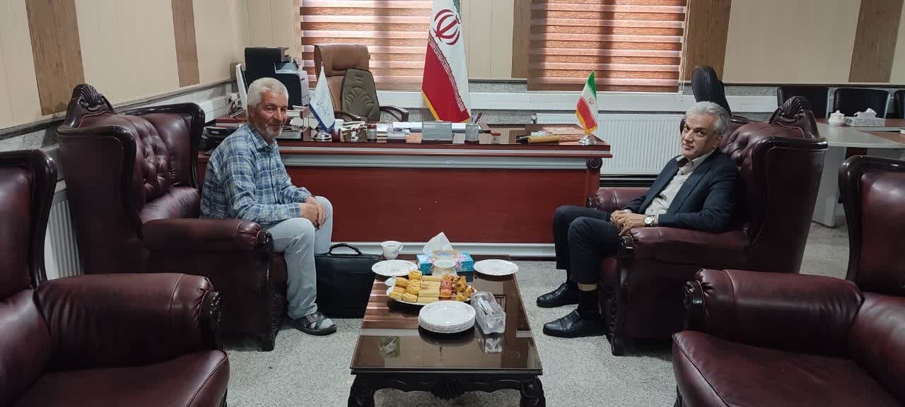 دیدار دهیار روستای تیره بخش خرقان با سرپرست فرمانداری زرندیه