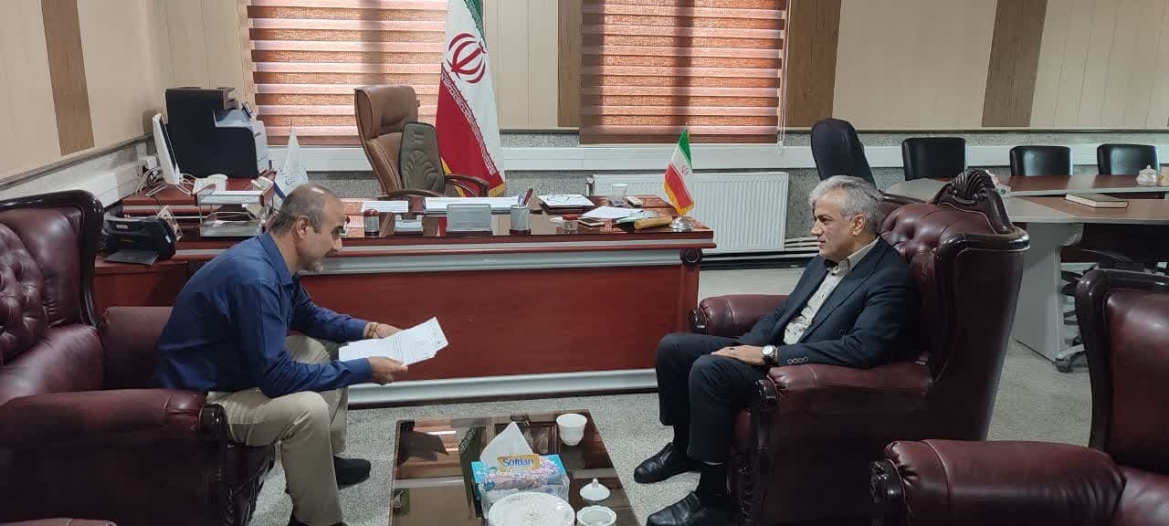 دیدار دهیار روستای وسمق بخش خرقان با سرپرست فرمانداری زرندیه