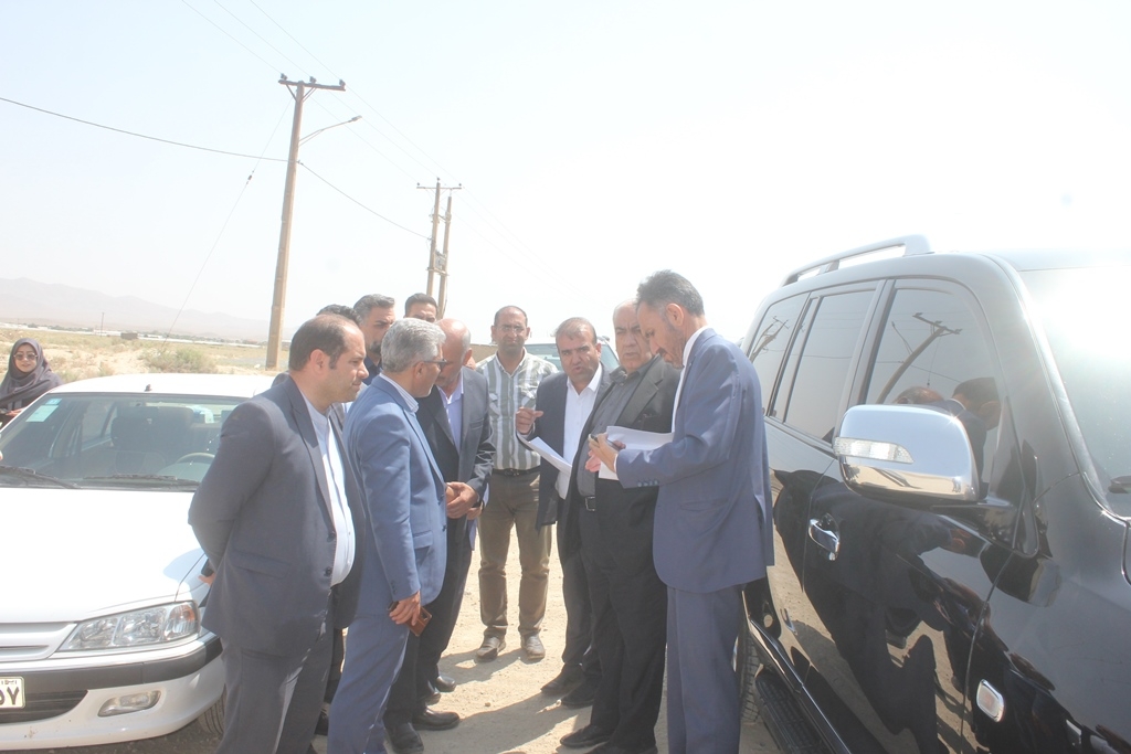 معاون وزیر راه و شهرسازی و مدیرعامل شرکت ساخت و توسعه زیربناهای حمل و نقل کشور از تعدادی از محورهای مواصلاتی شهرستان خمین بازدید کرد