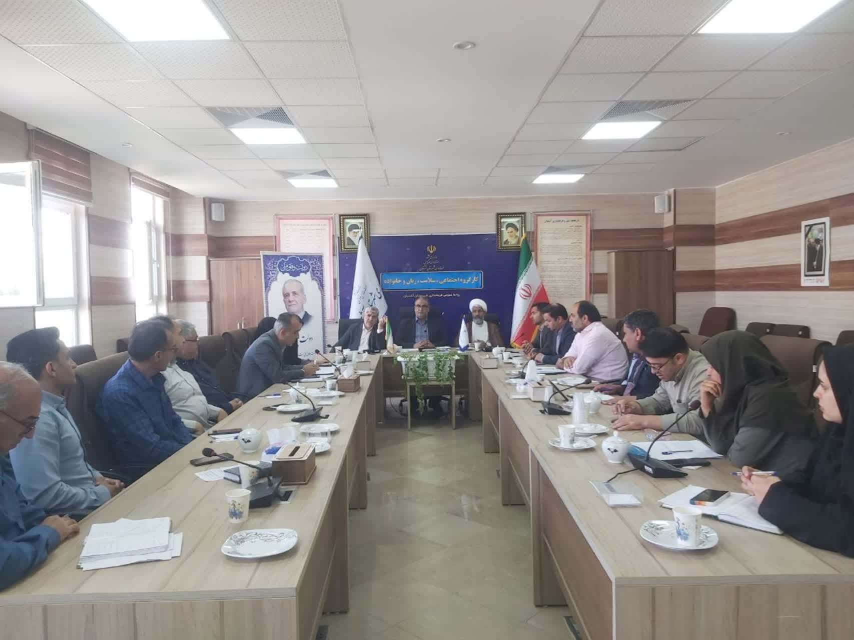 حضور مدیرکل دفتر امور اجتماعی و فرهنگی و معاونین و کارشناسان این دفتر در شهرستان آشتیان