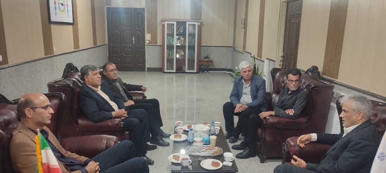 دیدار جمعی از اعضای ستاد دکتر پزشکیان با سرپرست فرمانداری زرندیه