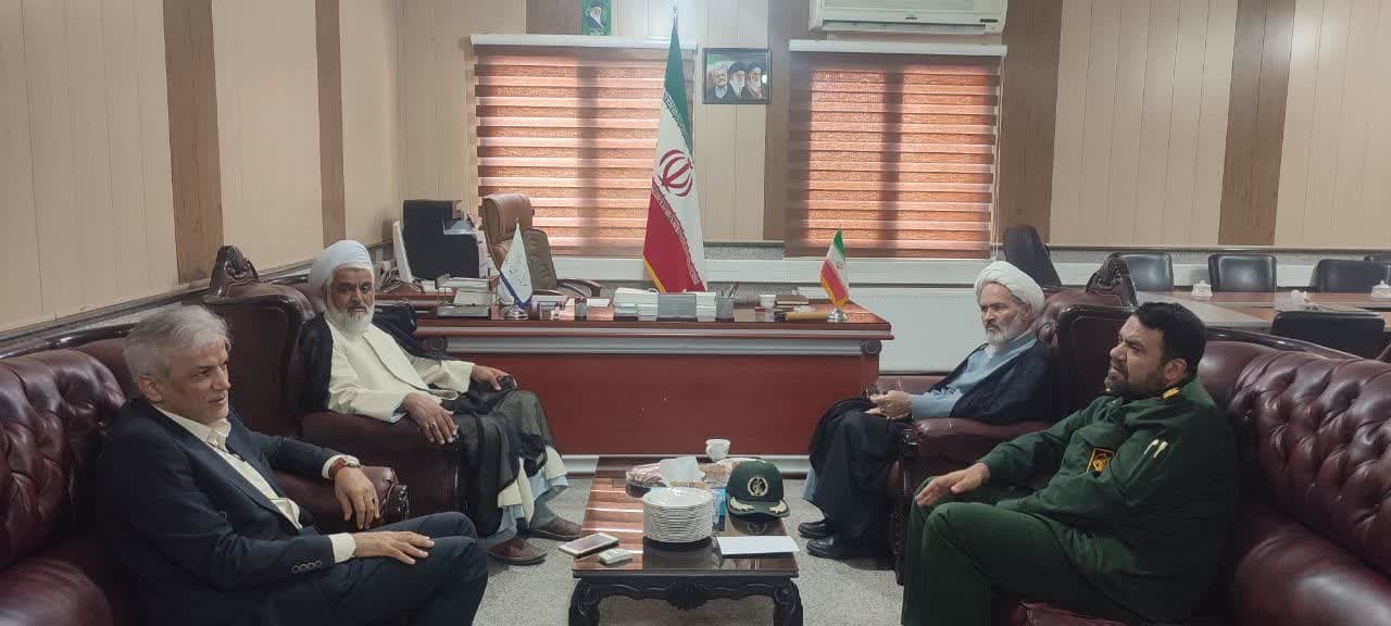 دیدار ائمه جمعه شهرستان و فرمانده بسیج با سرپرست فرمانداری زرندیه