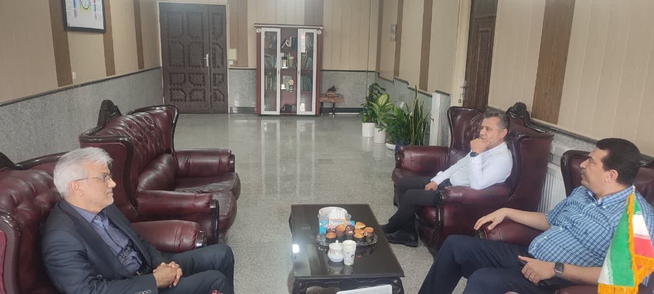 دیدار دکتر احمدی با صاحبان صنایع زرندیه برای رفع موانع تولید