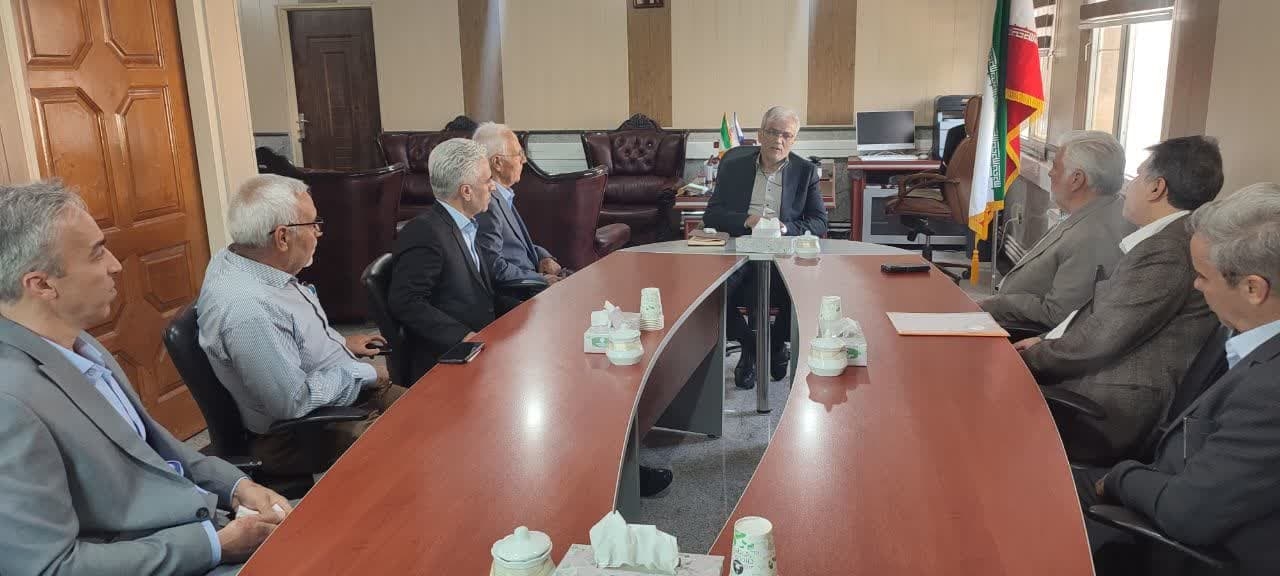 دیدار دهیار و مردم روستای دوزج با سرپرست فرمانداری زرندیه