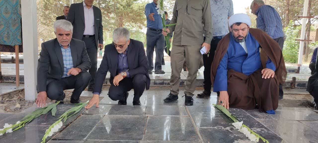 ادای احترام به مقام شامخ شهدا در گلزار شهدای علیشار