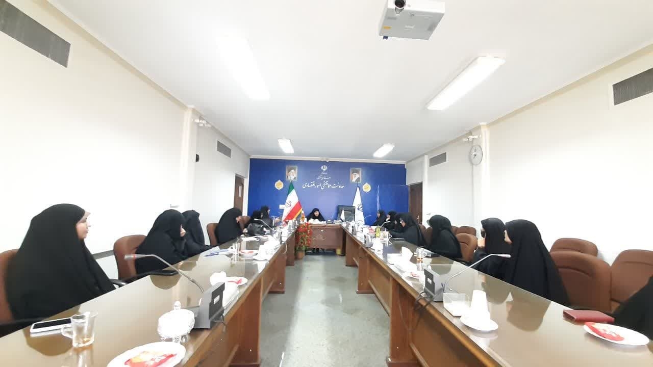 هیجدهمین جلسه ستاد بانوان پشتیبان جبهه مقاومت استان به ریاست مدیرکل امورزنان وخانواده استانداری

جلسه هسته مرکزی ستاد با هدف برنامه ریزی  برای انجام عملیات هوشیارسازی وتبیین سیاستهای صهیونیزم جهانی وقدرت بازدارندگی جهان اسلام و چگونگی تشخیص وانجام وظیفه بانوان در جنگی که آغازگر آن رژیم بی بنیان صهیونیستی است ، تشکیل شد.

 دوشنبه               ۱۴۰۴/۳/۲۶