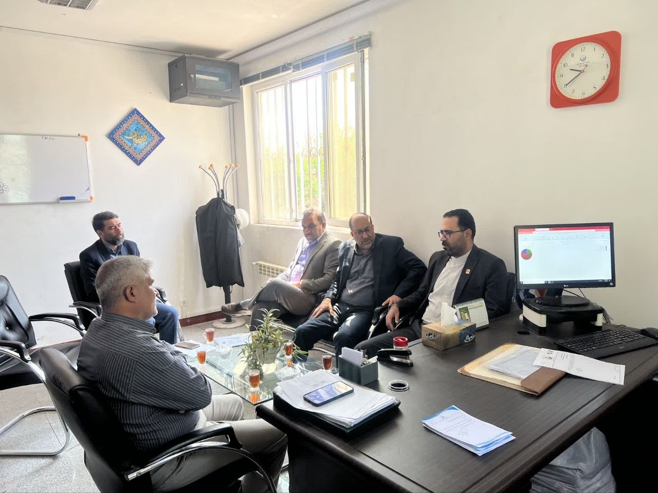 جلسه و بازدید مدیرکل پدافند غیرعامل استانداری با حضور معاون سیاسی، امنیتی و اجتماعی فرمانداری خنداب  از  مدریت آب و فاضلاب شهرستان خنداب پیرامون روستاهای غیر تحت پوشش این مجموعه