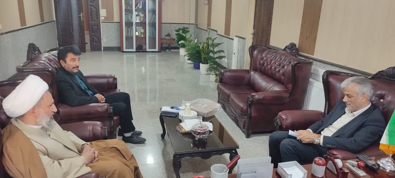 دیدار امام جمعه بخش زاویه و رئیس شورای اسلامی شهرستان با دکتر احمدی