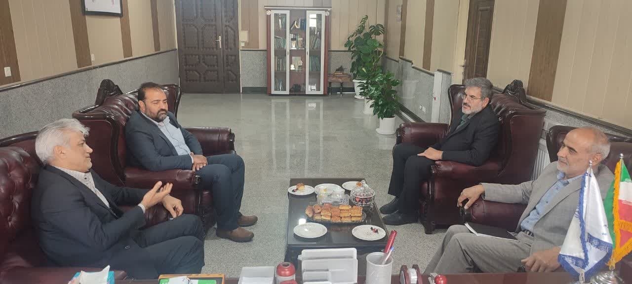 دیدار اعضای شورای نگهبان شهرستان‌های زرندیه و ساوه با دکتر احمدی