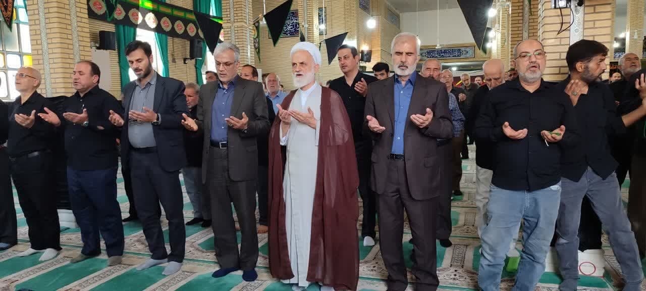 حضور دکتر احمدی در نماز جمعه شهرستان زرندیه به امامت حجت‌الاسلام ابراهیمی