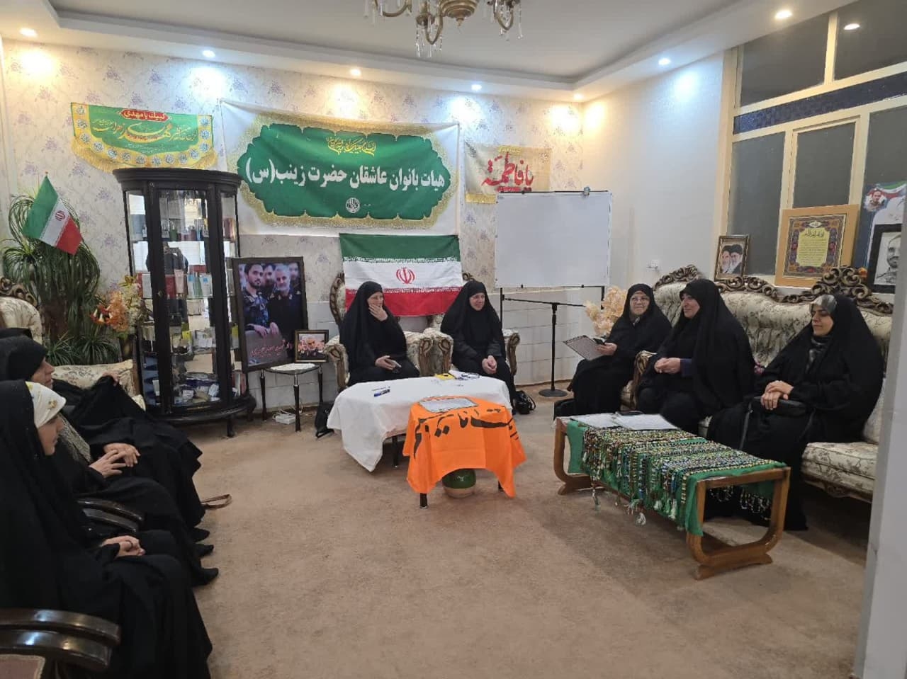 به ریاست مفتح زاده مدیر کل امور زنان و خانواده استانداری نوزدهمین جلسه ستادبانوان پشتیبانی از جنگ استان مرکزی پیرامون نقش  بانوان و تاثیر در این جنگ به مانند سالهای دفاع مقدس و جنگ تحمیلی  با حضور اعضا تشکیل شد.

دوشنبه ۲ تیر ۱۴۰۴