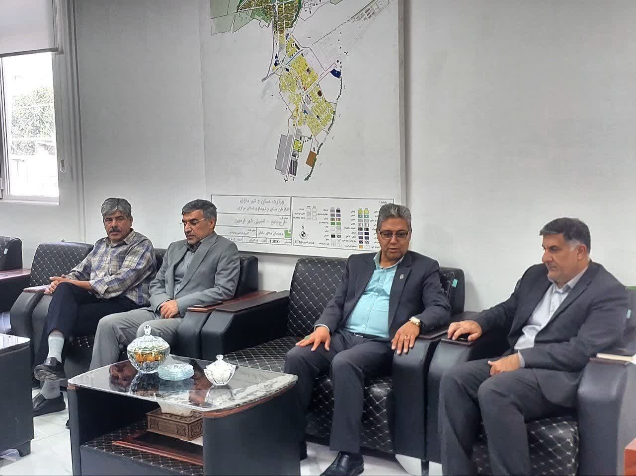 بازدید سرزده مدیرکل دفتر امور شهری و شوراهای استان مرکزی از شهرداری فرمهین