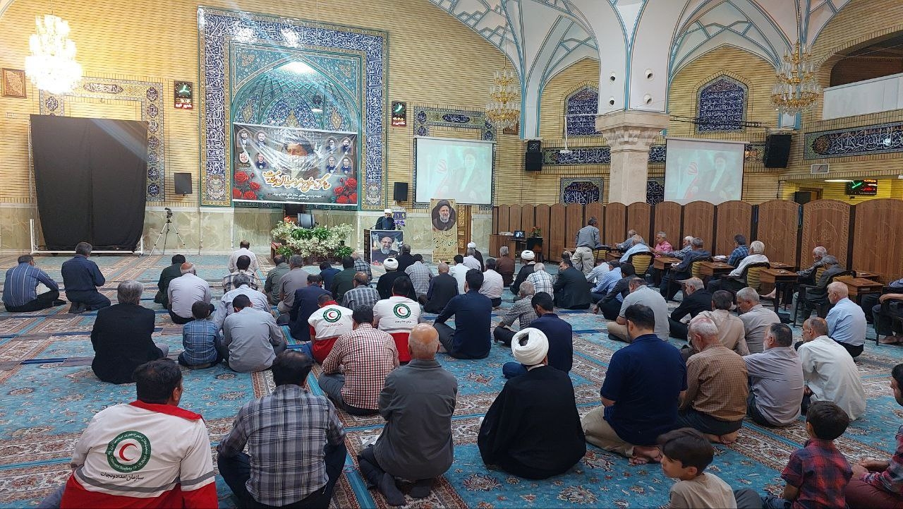 مراسم اولین سالگرد عروج ملکوتی شهید جمهور حضرت آیت‌الله سید ابراهیم رئیسی و شهدای خدمت در محلات برگزار شد.