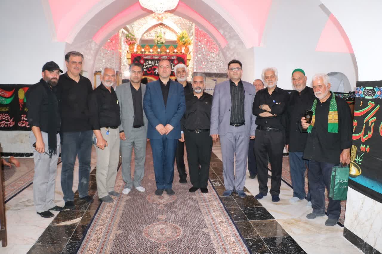 حضور شبانگاهی حاجی علی بیگی سرپرست فرمانداری شهرستان اراک در جمع عزاداران حسینی در روستای شهسواران