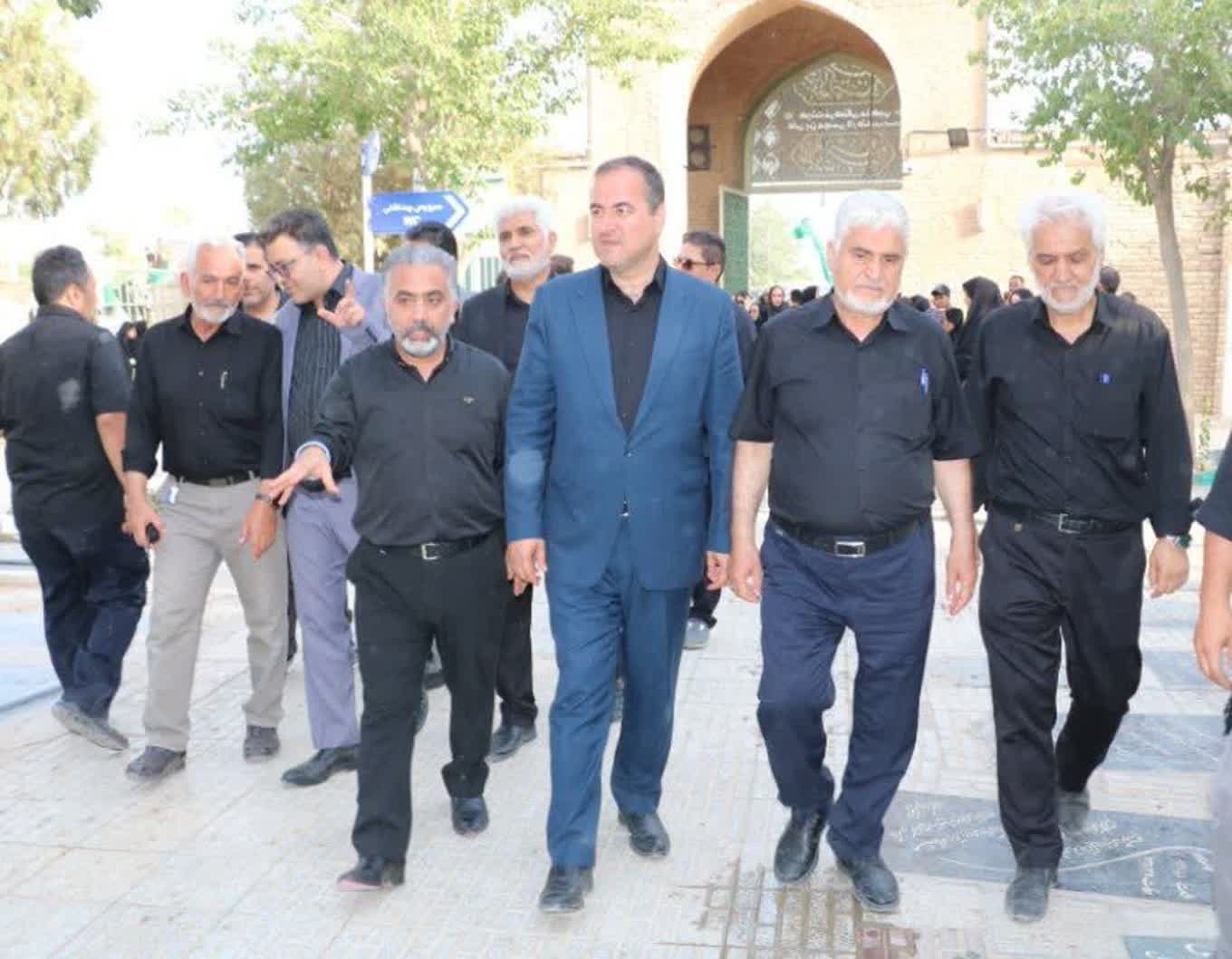 حضور شبانگاهی حاجی علی بیگی سرپرست فرمانداری شهرستان اراک در جمع عزاداران حسینی در روستای قلعه نو