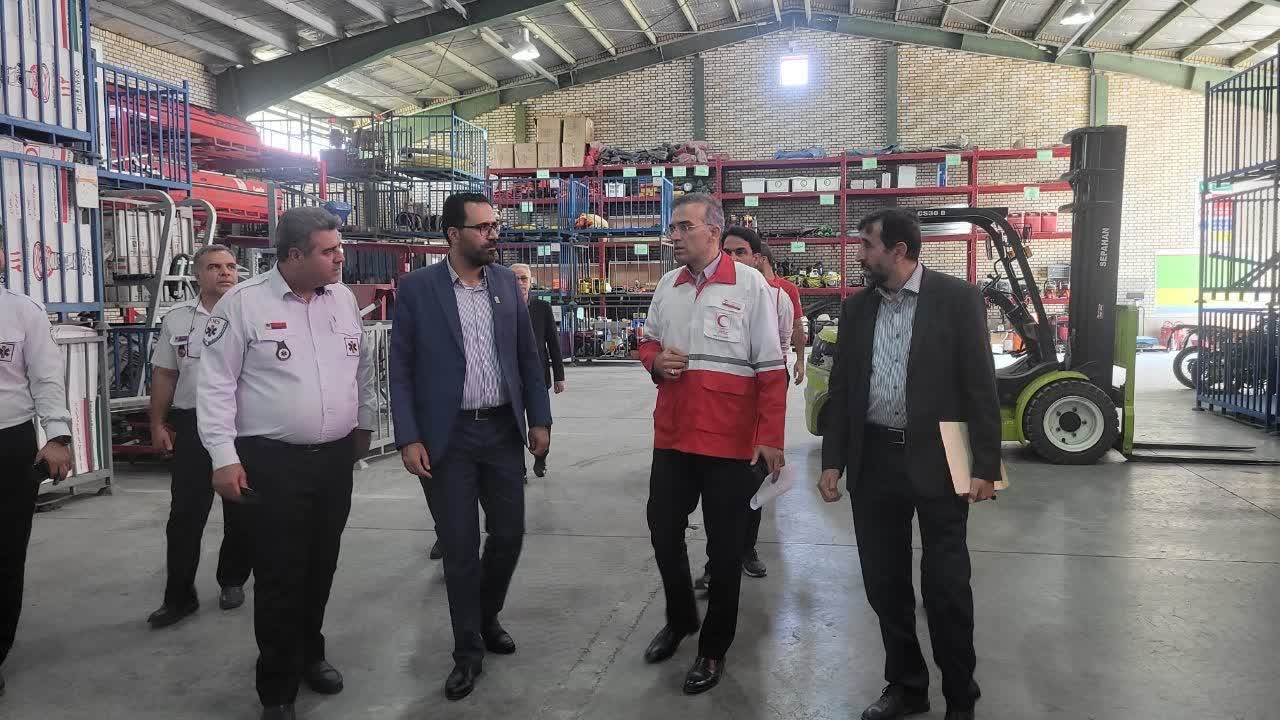 بازدید مدیرکل پدافند غیرعامل استان مرکزی و معاون سلامت سازمان پدافند غیرعامل کشور از زیرساخت‌های امدادی هلال‌احمر استان