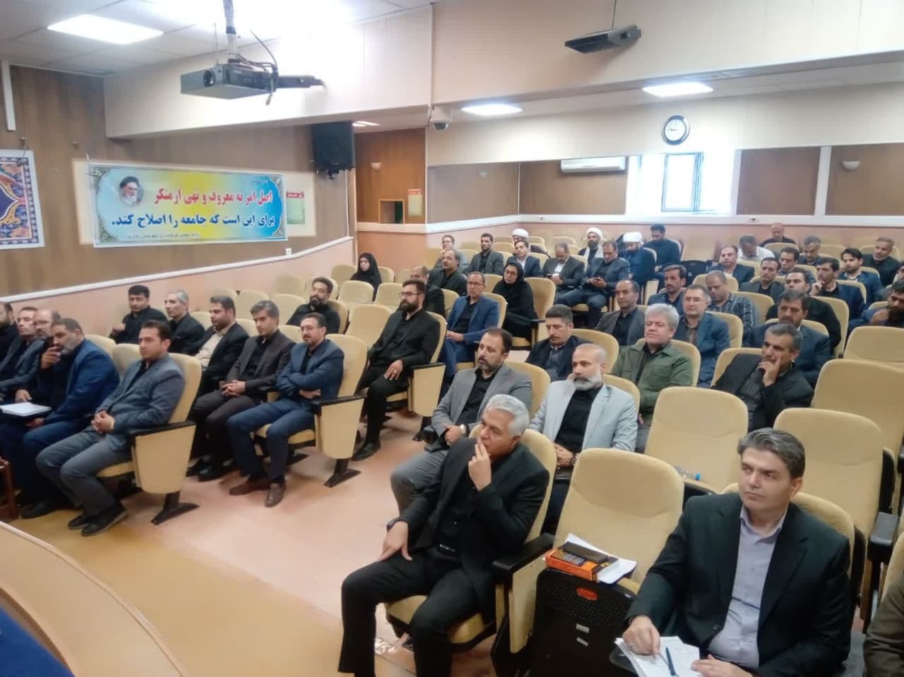 تقدیر سرپرست فرمانداری از دستگاه های اجرایی در طول مدت جنگ/ لزوم هزینه کرد اعتبارات تا پایان تابستان