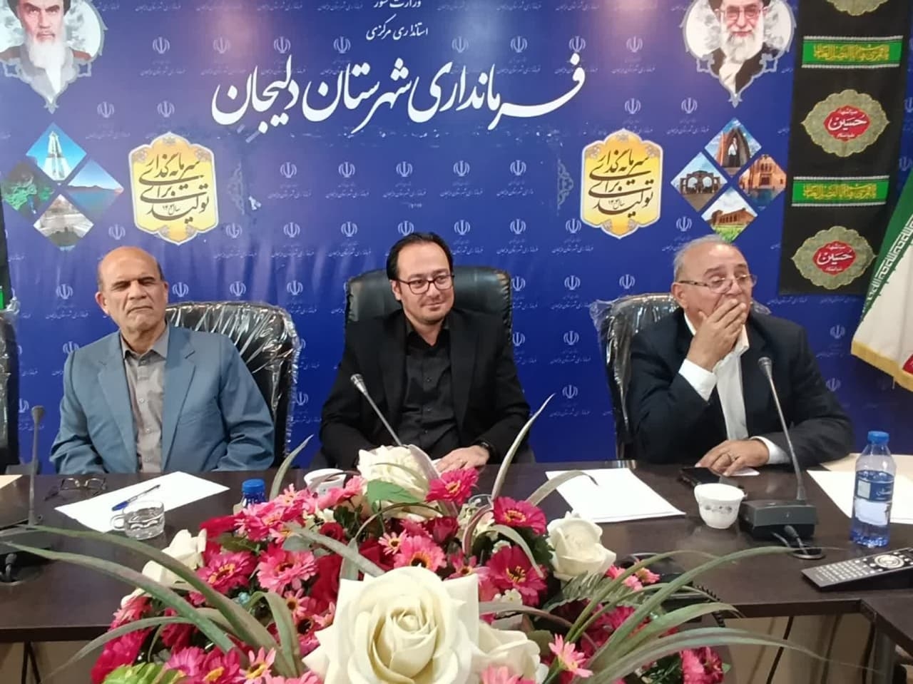 نشست فعالان سیاسی و حامیان دولت و اعضای ستاد دکتر پزشکیان رییس‌جمهور  با سرپرست فرمانداری شهرستان دلیجان 
🟠 عصر روز سه شنبه مورخ ۱۴۰۴/۰۴/۱۰
 فعالان سیاسی و حامیان دولت و اعضای ستاد دکتر پزشکیان رییس جمهور با مهندس گلشن سرپرست فرمانداری در خصوص فعال کردن کمیته های سیاسی ،اقتصادی،فرهنگی و اجتماعی به بحث و تبادل نظر پرداختند. در این نشست  در خصوص پاسخگویی مدیران ادارات به ارباب رجوع و همدلی بیشتر روسای ادارات تاکید شد.