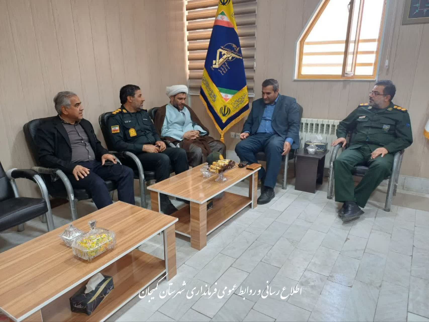 🔻دیدار فرماندار شهرستان کمیجان با فرماندهان سپاه و نیروی انتظامی