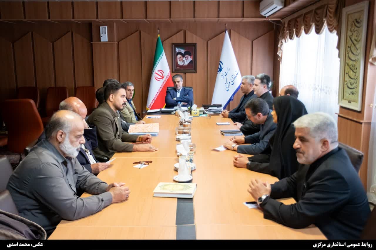 دیدار شهردار و اعضای شورای شهر شازند با استاندار مرکزی و باحضور مدیرکل دفتر امور شهری و شوراها