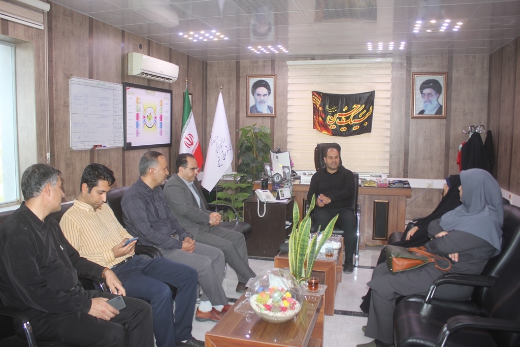 نشست معاون مدیر کل دفتر برنامه ریزی استانداری با فرماندار شهرستان خمین برگزار شد
