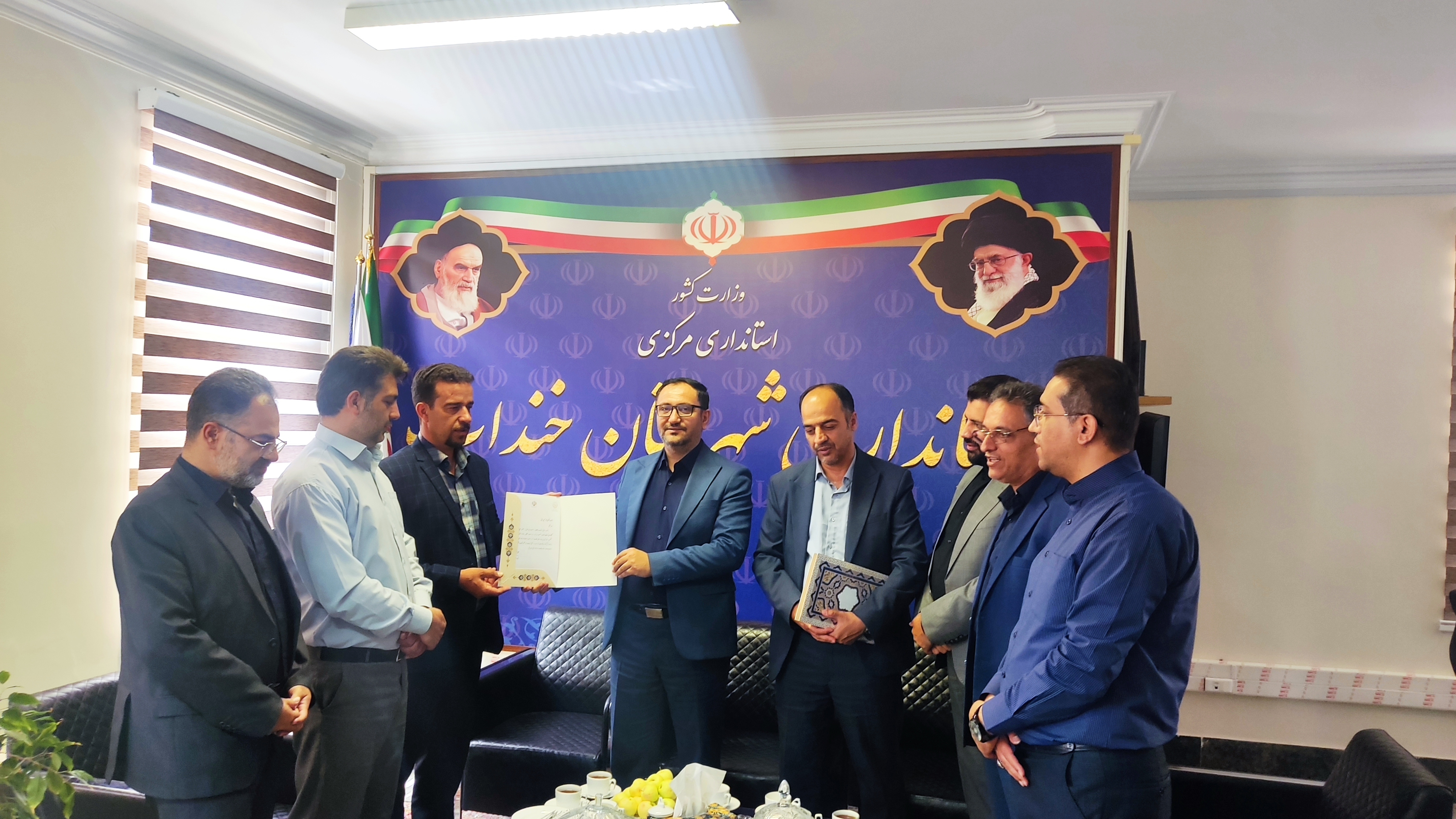 تداوم بومی گزینی در مدیریت ادارات شهرستان خنداب