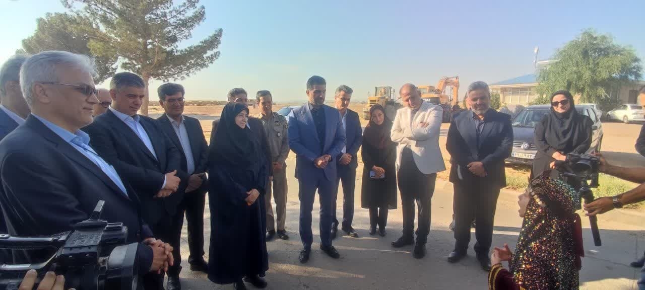 معاون رئیس جمهور و رئیس سازمان حفاظت از محیط زیست کشور به شهرستان زرندیه سفر کرد