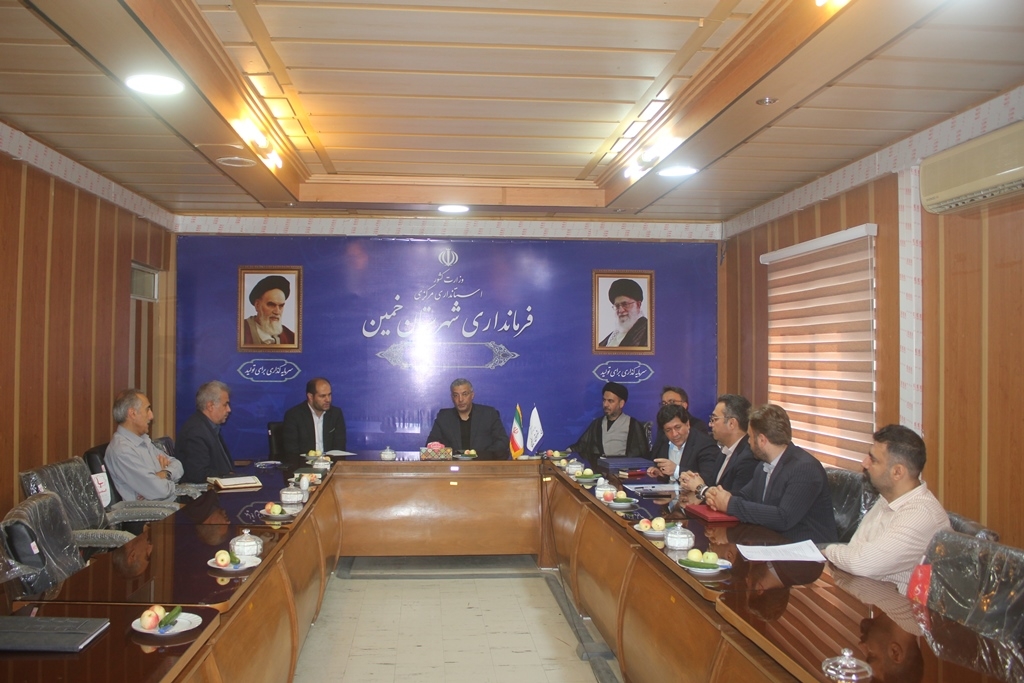 جلسه انعقاد امضای تفاهمنامه واگذاری حق استفاده ۲ باب ساختمان جهادکشاورزی به فرمانداری شهرستان خمین برگزار شد