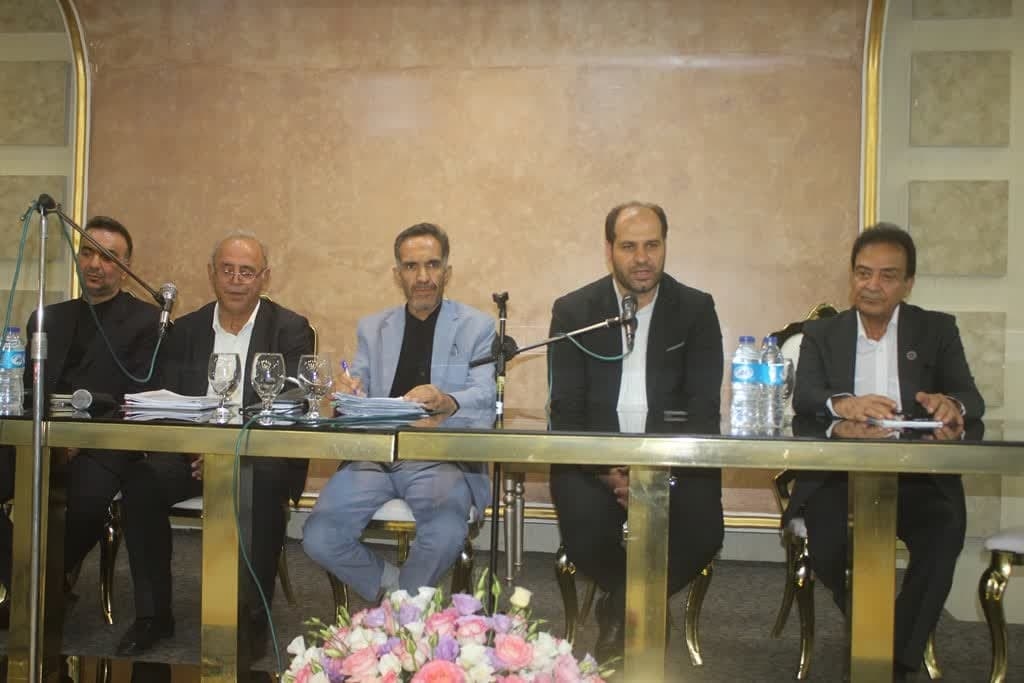 نشست هم اندیشی فعالین اقتصادی و صنعتگران شهرستان خمین با مسئولان استانی و شهرستانی برگزار شد