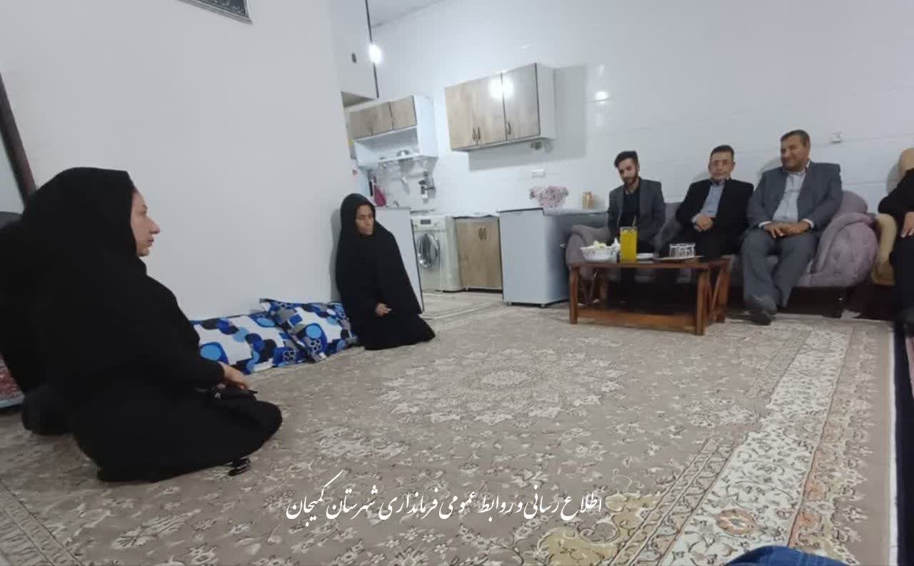 🔻 دیدار  فرماندار شهرستان کمیجان با یکی از خانواده‌های تحت حمایت بهزیستی در روستای آمره