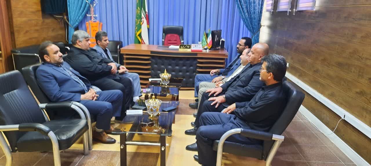 در چارچوب برنامه‌ریزی‌های کلان برای برگزاری شایسته مراسم پیاده‌روی اربعین حسینی، نشست مشترکی با حضور صالحیان، معاون سیاسی امنیتی و اجتماعی استانداری ایلام و رئیس ستاد اربعین این استان، و پزشگ نیا مدیرکل پدافندغیرعامل و مسئول مقر ستاد اربعین استان در شهر مهران، برگزار شد.